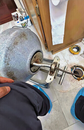 https://plumberkardinya.com.au/uploads/2025/06/emergency-plumbing-877321.jpg