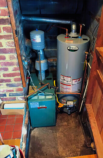 https://plumberkardinya.com.au/uploads/2025/06/hot-water-189087.jpg