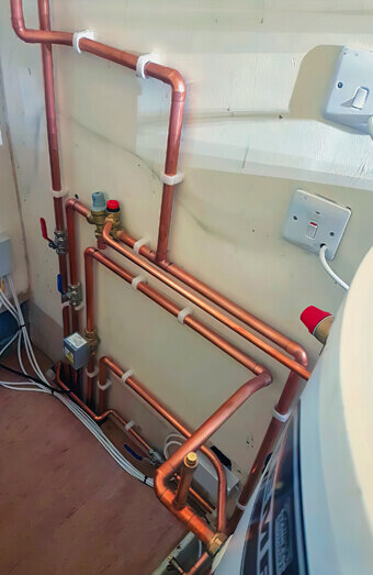 https://plumberkardinya.com.au/uploads/2025/06/hot-water-301986.jpg