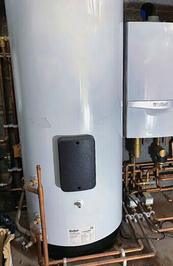 https://plumberkardinya.com.au/uploads/2025/06/hot-water-410504.jpg